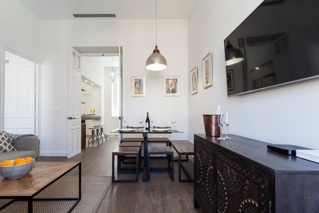 Stunning Boutique - Space Maison Apartments Севилья Экстерьер фото