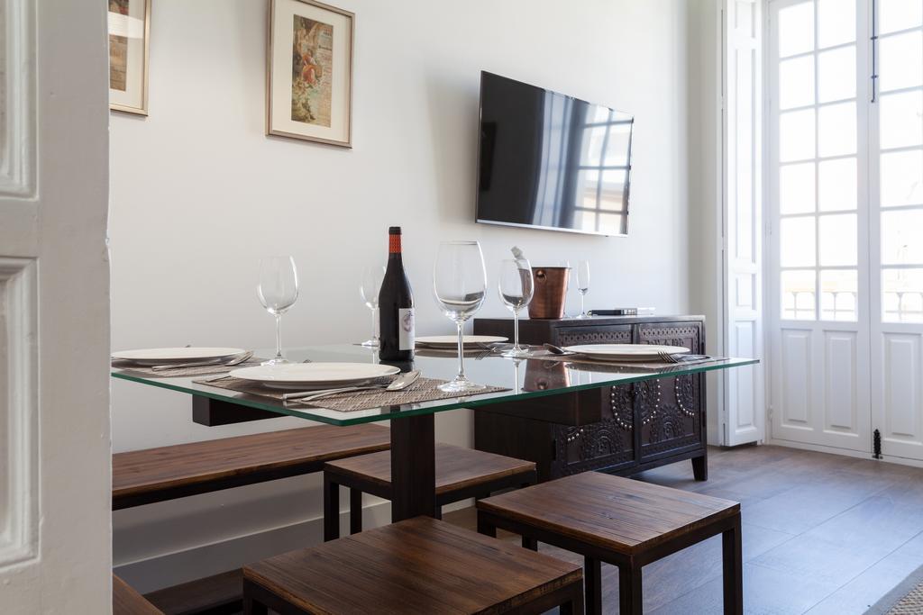 Stunning Boutique - Space Maison Apartments Севилья Экстерьер фото