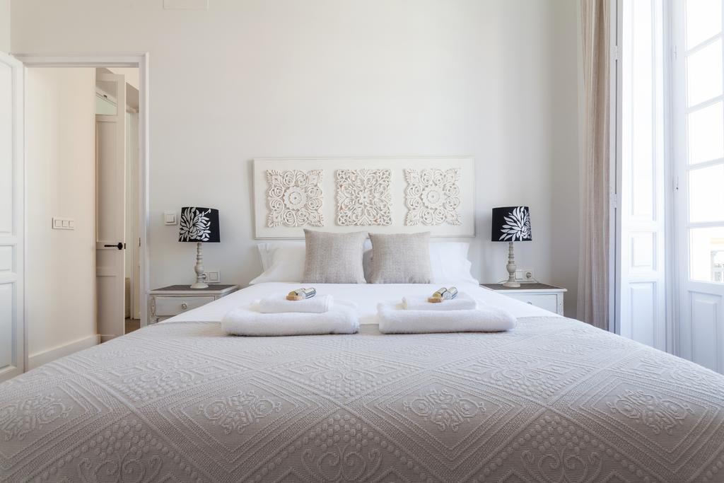 Stunning Boutique - Space Maison Apartments Севилья Экстерьер фото